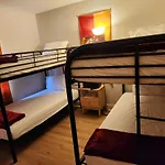 Centauri Vacation Rentals Beautiful 2-Bedroom Condo, Near All Orlando Attractions, Free Parking & Wi-Fi, King Bed, #1