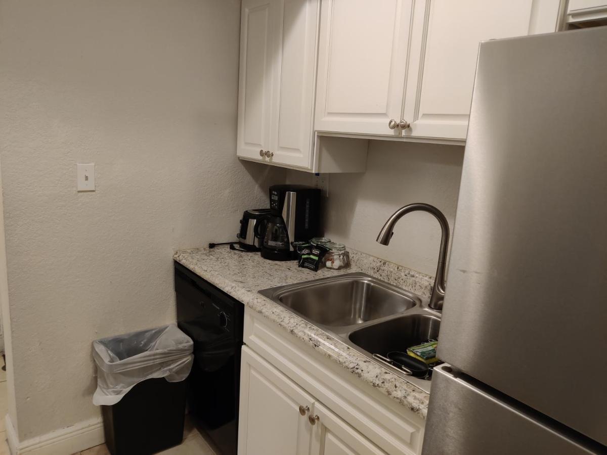 Centauri Vacation Rentals: 2-bedroom With Free Parking Apartamento *