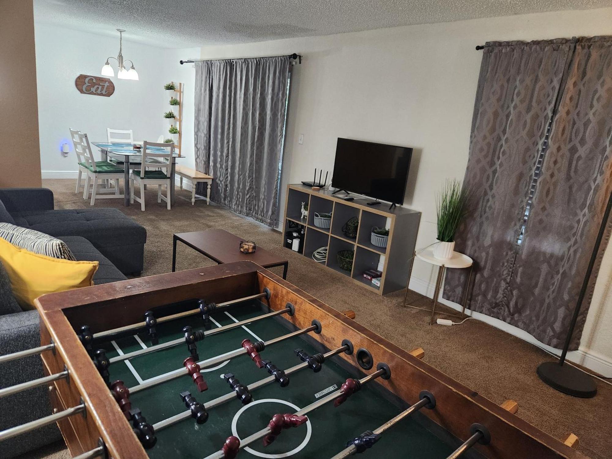 Centauri Vacation Rentals: 2-bedroom With Free Parking *